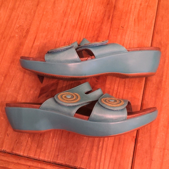 Dansko Pasadena Collection Teal Dixie Sandals, Size 39 - Picture 3 of 14